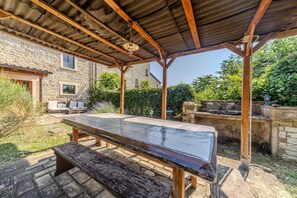 House | Outdoor dining