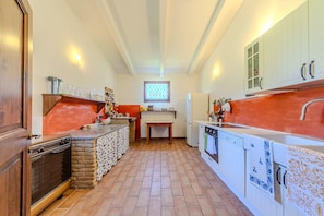 House | Private kitchen - Farmhouse in Carpegna With Private Pool (Frontino)