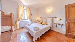 Unclassified image, 2 of 40, button - Farmhouse in Carpegna With Private Pool (Frontino)