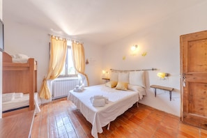 House | 4 bedrooms, individually furnished, bed sheets - Farmhouse in Carpegna With Private Pool (Frontino)
