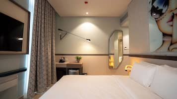 Private Deluxe King Rooms with Ensuite Bathroom | Literie de qualité supérieure, couette en duvet d'oie, bureau