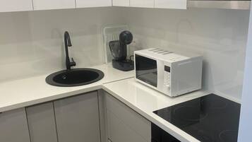 Køleskab, mikrobølgeovn, ovn, opvaskemaskine