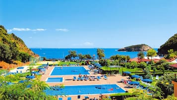 Apartment | Pool | Outdoor pool