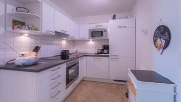 Apartemen | Dapur pribadi | Kursi makan untuk bayi