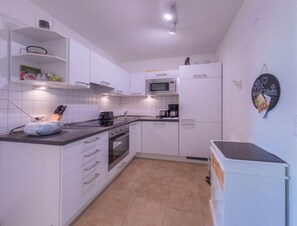 Apartment | Private kitchen - Apartment in Tranquil Location (Rechlin)