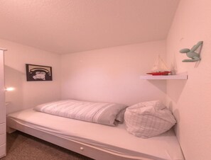 2 bedrooms, individually furnished, bed sheets