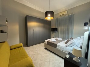 Mergellina | In-room safe, soundproofing, free WiFi - Dimora71  (Naples)