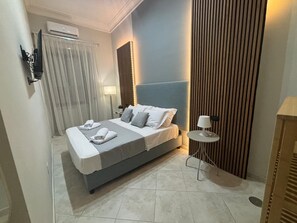 In-room safe, soundproofing, free WiFi - Dimora71  (Naples)