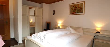 Apartment | 3 bedrooms, bed sheets