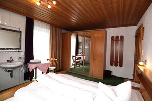 3 bedrooms, bed sheets