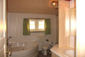House | Bathroom - Exklusives Skandinavisches Ferienhaus (Mirow)
