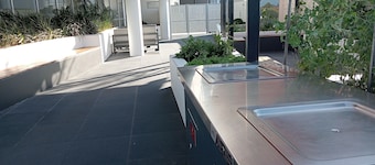 South Canberra 1bdrm Apartment with all amenities