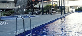 South Canberra 1bdrm Apartment with all amenities 