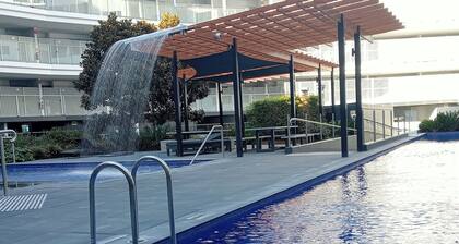 South Canberra 1bdrm Apartment with all amenities