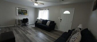 Charming 2-bedroom townhome with WiFi, AC in fabulous Jonesboro