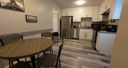 Charming 2-bedroom townhome with WiFi, AC in fabulous Jonesboro