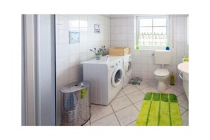 Dusj, hårføner og toalettpapir