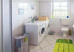 Dusj, hårføner og toalettpapir