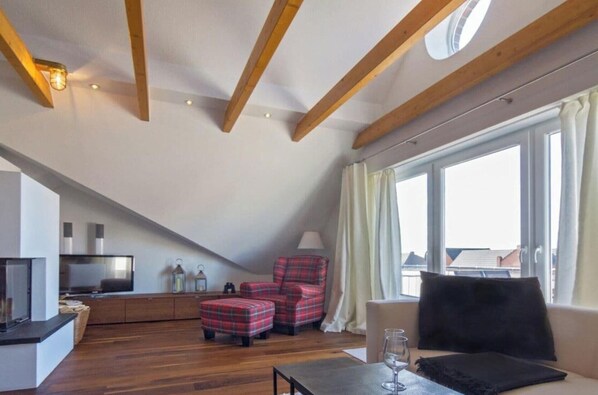 Smart TV, fireplace - Holiday Apartment Norddeich Loft (Norddeich)