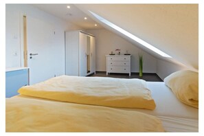 3 bedrooms, free WiFi, bed sheets