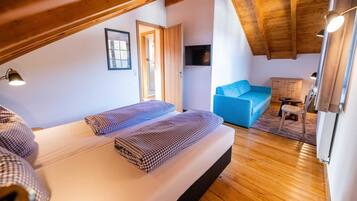 Chalet | 3 bedrooms, individually furnished, iron/ironing board