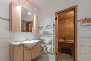 Apartment | Bathroom