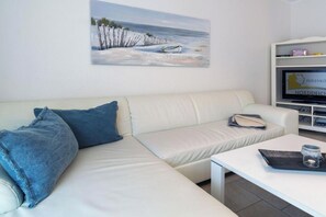 Smart TV, DVD player - Holiday Apartment Lighthouse 1 (Norddeich)