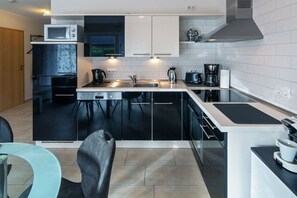 Fridge, microwave, oven, stovetop - Holiday Apartment Lighthouse 1 (Norddeich)