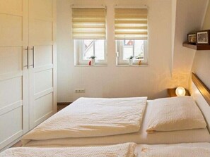 3 bedrooms, travel crib, free WiFi