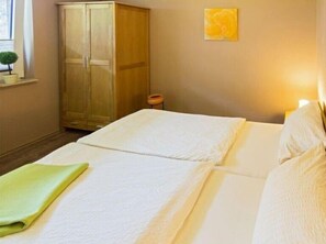 1 bedroom, iron/ironing board, WiFi