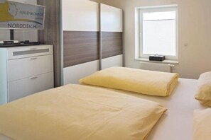 1 slaapkamer, een strijkplank/strijkijzer, reisbedje, gratis wifi