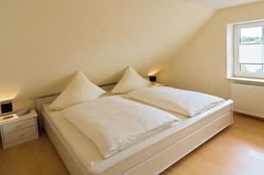 5 bedrooms, free WiFi, bed sheets - Waterkant Comfortable holiday residence (Norden)