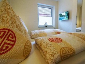 1 bedroom, travel cot, free WiFi
