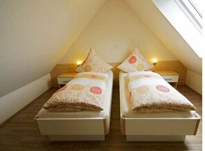 2 bedrooms, travel crib, free WiFi - Holiday apartment Kettenstek (Norddeich)