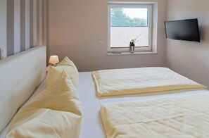 1 bedroom, iron/ironing board, travel cot, free WiFi - Holiday apartment Palstek (Norddeich)