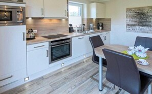 Fridge, microwave, oven, stovetop - Holiday apartment Palstek (Norddeich)