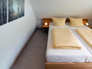 3 habitaciones, tabla de planchar con plancha y internet 