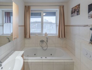 Apartment | Bathroom | Towels