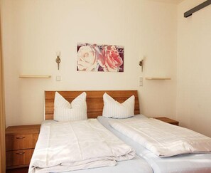 Apartment | 2 bedrooms, individually furnished, bed sheets