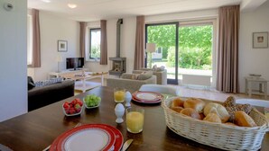 House | Dining - Bungalow in Sondel Near Slotermeer Lake (Sondel)