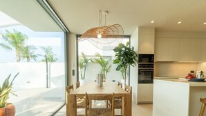 House | Dining - Sunny Villa by Platja Ardiaca (Cambrils)