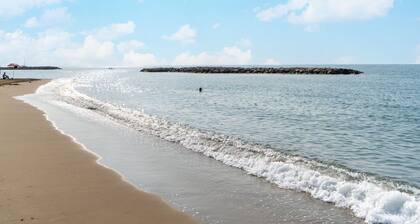 Sunny Villa by Platja Ardiaca