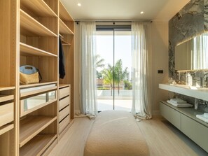 House | Bathroom