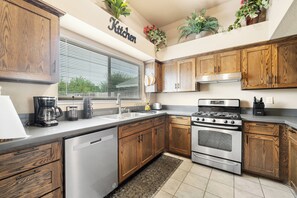 電子レンジ、オーブン、コンロ、食器洗い機