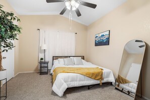 4 chambres, fer et planche à repasser, Wi-Fi, draps fournis