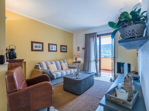 TV - Nice apartment for 4 guests with A/C, WIFI, TV and terrace (Castagneto Carducci)