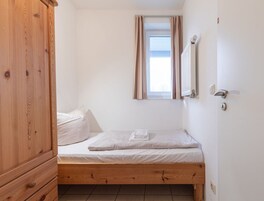 2 habitaciones, muebles diferentes y ropa de cama 