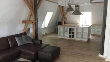 Smart TV, table tennis, stereo