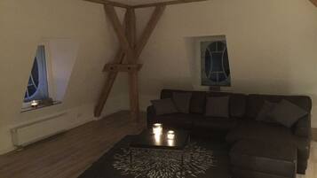Smart TV, table tennis, stereo