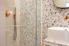 Shower, hair dryer, shampoo